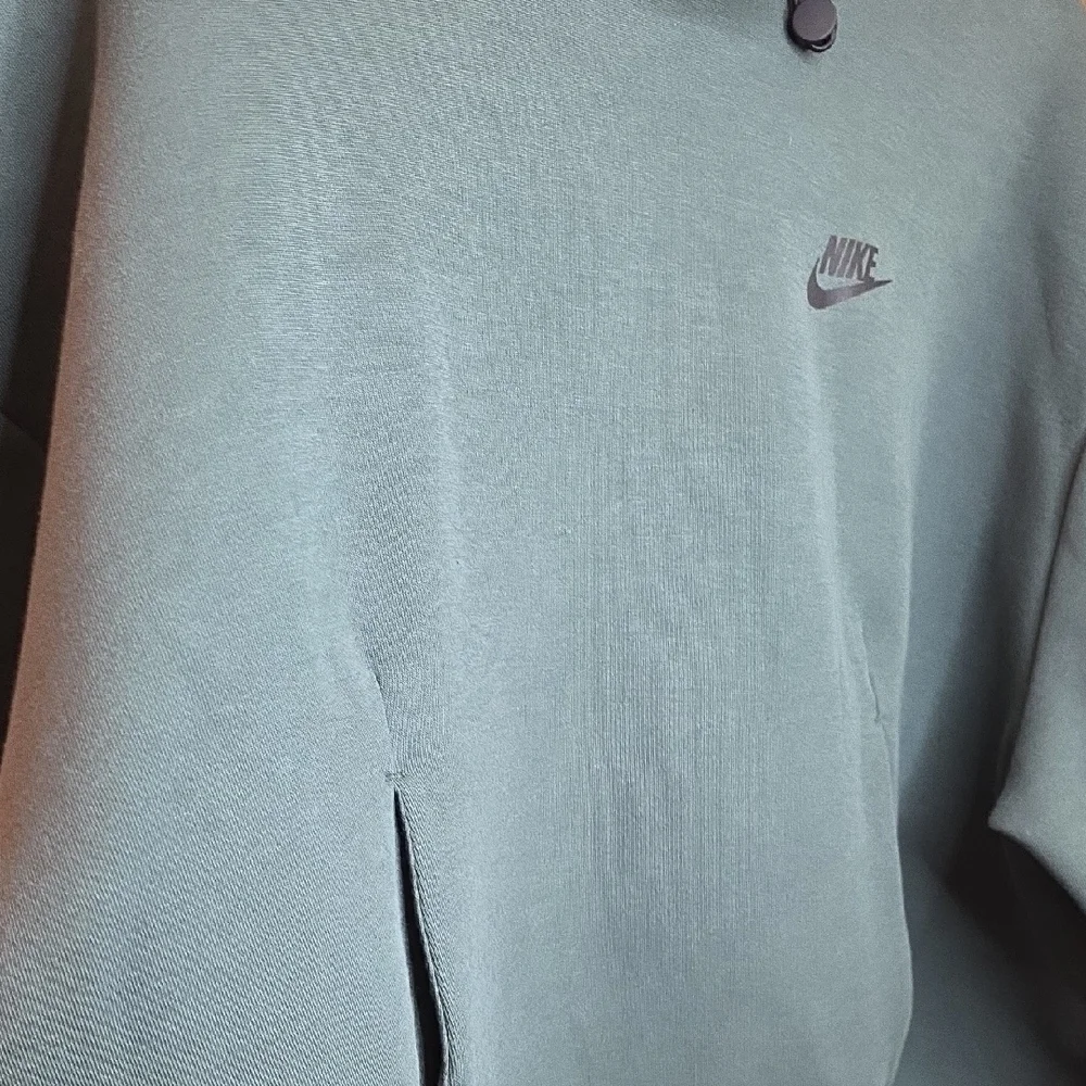 Nike Sportswear Tech Fleece Women's Oversized Hoodie - L NWT - Picture 2 of 9